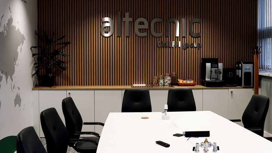 Office meeting table and chairs Stafford for Altecnic boardroom